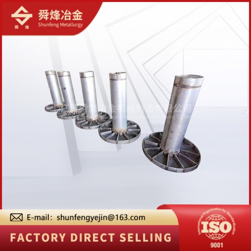 Saw blade heat treatment spreader